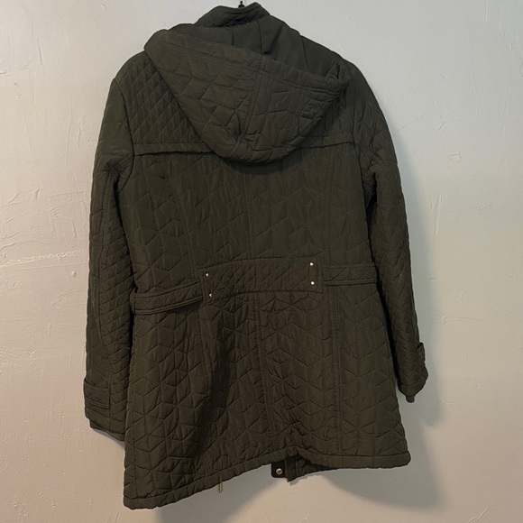Weatherproof Dark Green Quilted Utility Jacket with Floral Interior - Picture 6 of 7